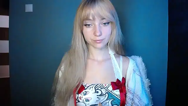 Snapshot of LuciaYoung chatting on October 2025 06:26:02 AM LuciaYoung online show from October 2025 06:26:02 AM