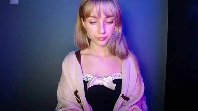 LuciaYoung online show from December 2025 01:13:02 PM