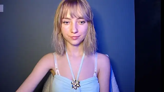 LuciaYoung online show from March 2026 07:51:01 PM