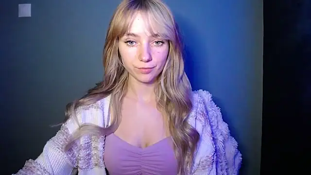 LuciaYoung online show from November 2025 07:47:02 PM