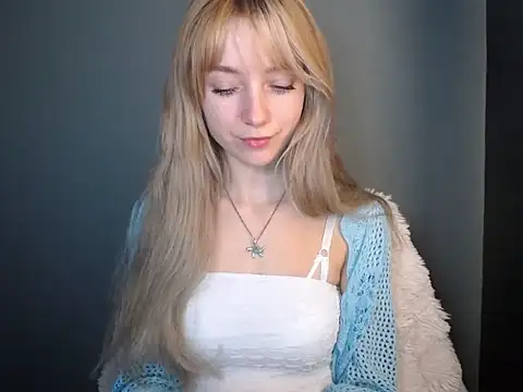 LuciaYoung online show from November 2025 07:29:02 PM