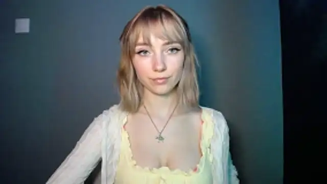 LuciaYoung online show from February 2026 07:26:01 PM