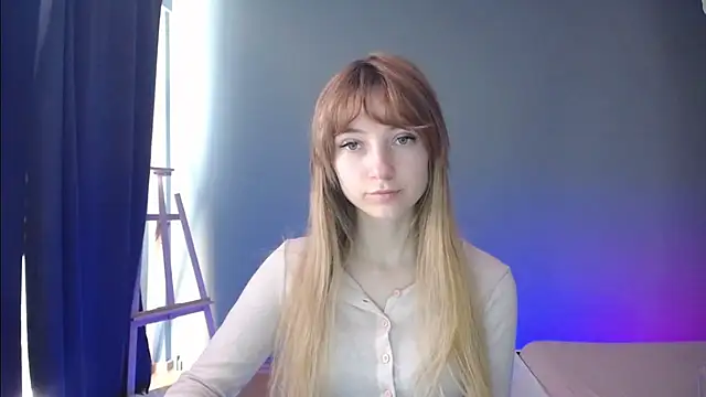 Snapshot of LuciaYoung chatting on March 2025 10:19:01 AM LuciaYoung online show from March 2025 10:19:01 AM