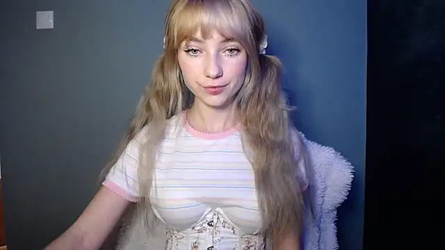 LuciaYoung online show from November 2025 07:33:02 AM