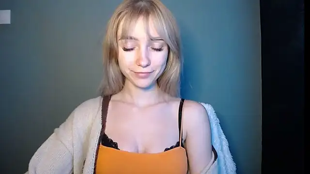 LuciaYoung online show from February 2026 07:33:01 PM