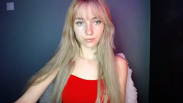 LuciaYoung online show from November 2025 08:13:02 PM