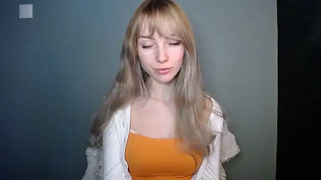 LuciaYoung online show from January 2026 07:37:01 AM