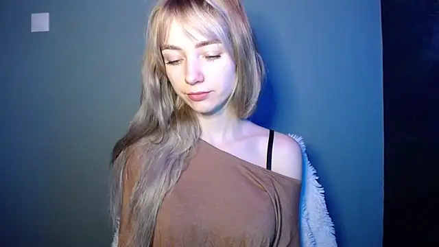 LuciaYoung online show from February 2026 01:39:01 PM