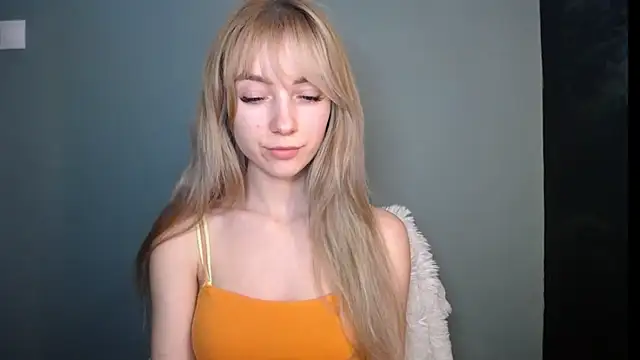 LuciaYoung online show from February 2026 07:11:01 PM