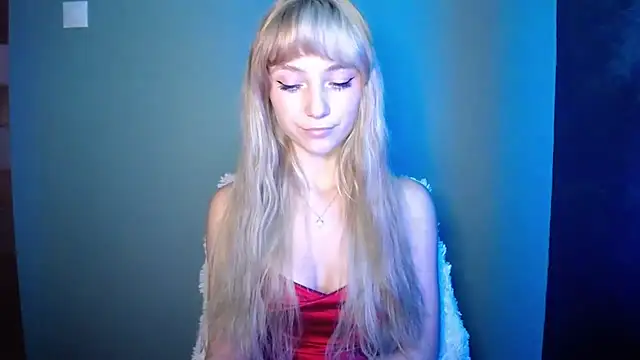 Snapshot of LuciaYoung chatting on September 2025 05:47:02 AM LuciaYoung online show from September 2025 05:47:02 AM