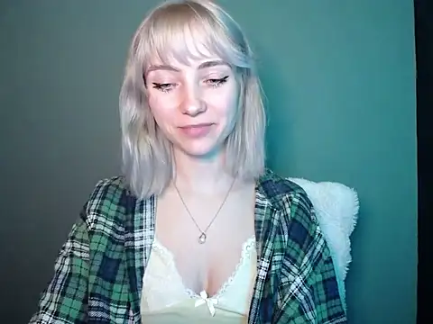 LuciaYoung online show from March 2026 07:58:01 PM