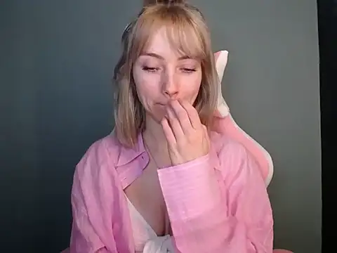 LuciaYoung online show from April 2026 06:59:02 AM