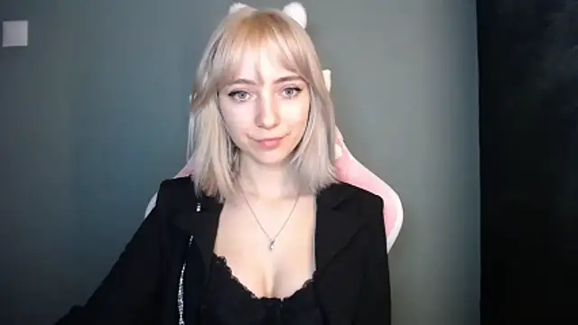 LuciaYoung online show from March 2026 08:24:02 PM