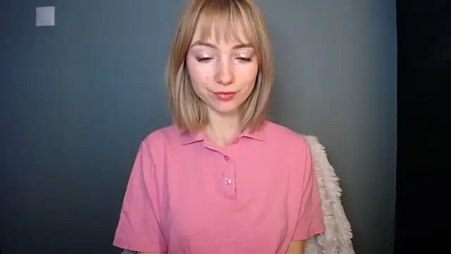 LuciaYoung online show from February 2026 01:22:01 PM