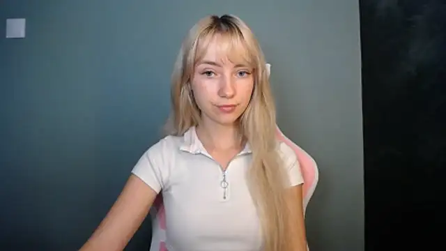 LuciaYoung online show from June 2026 06:36:02 AM