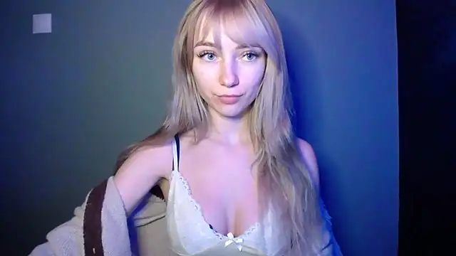 LuciaYoung online show from February 2026 07:10:01 PM