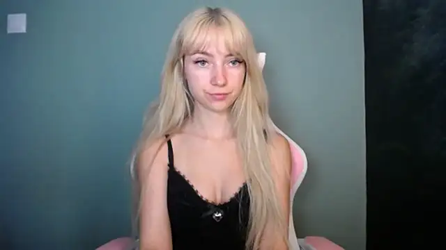 LuciaYoung online show from June 2026 06:57:01 AM