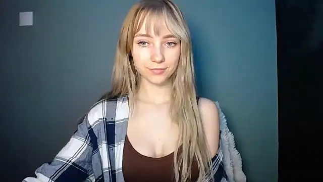 LuciaYoung online show from February 2026 08:08:01 PM