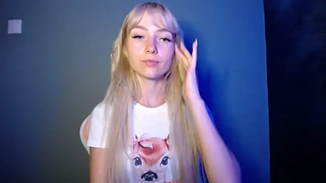 LuciaYoung online show from May 2026 06:09:01 PM