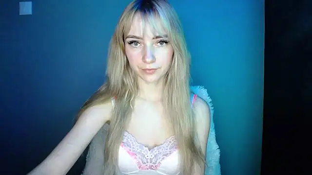 LuciaYoung online show from December 2025 07:41:02 AM