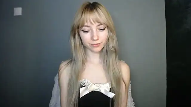 LuciaYoung online show from February 2026 07:56:02 PM