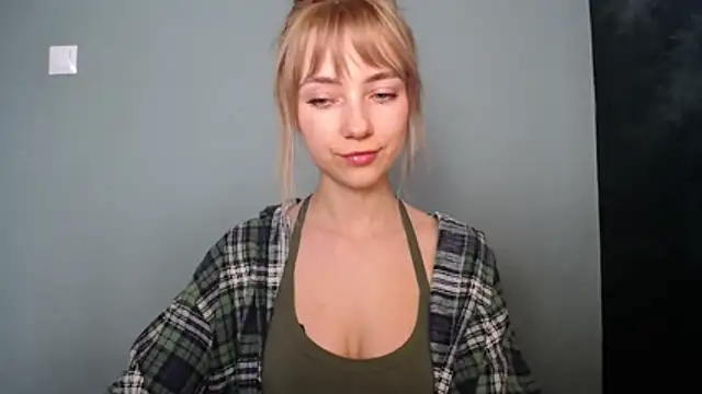 LuciaYoung online show from March 2026 07:45:02 AM