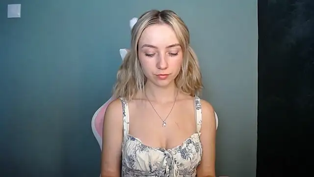 LuciaYoung online show from July 2026 12:17:01 PM
