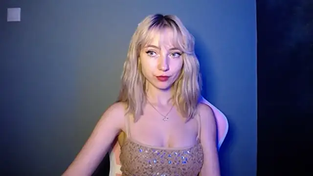 LuciaYoung online show from July 2026 06:15:02 PM