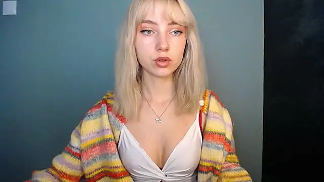 LuciaYoung online show from July 2026 12:12:02 PM