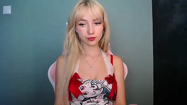 LuciaYoung online show from June 2026 12:10:02 PM