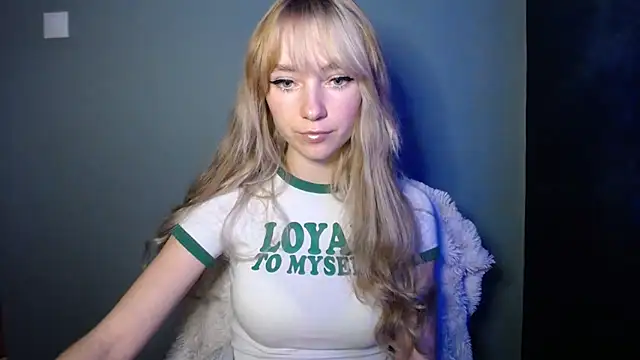 LuciaYoung online show from November 2025 08:19:02 AM