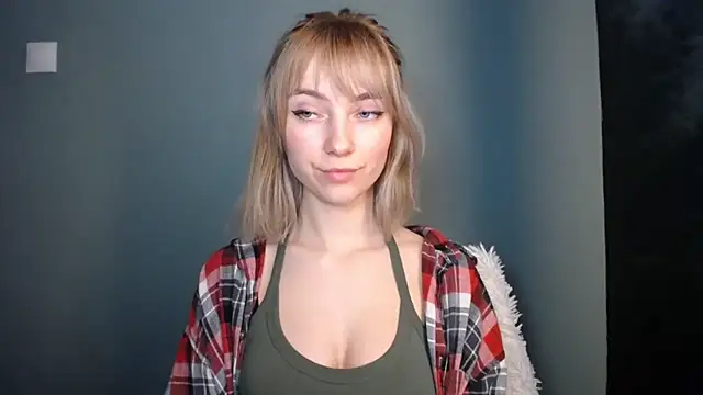 LuciaYoung online show from February 2026 08:09:01 PM