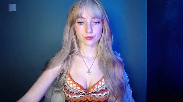 LuciaYoung online show from November 2025 08:02:01 PM