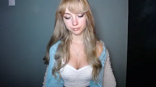 LuciaYoung online show from October 2025 07:27:01 AM