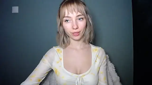 LuciaYoung online show from February 2026 01:18:01 PM