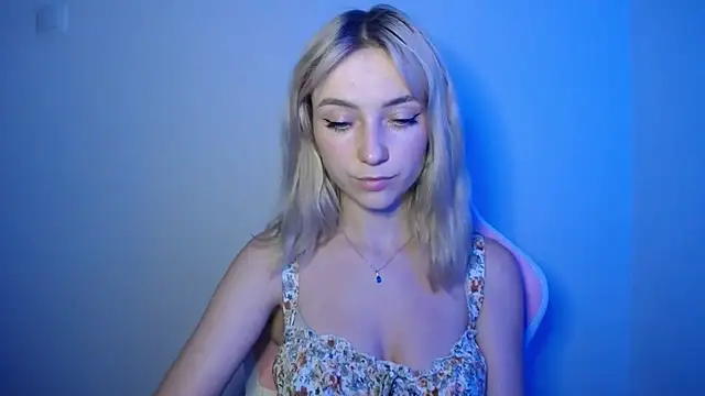 LuciaYoung online show from July 2026 06:16:02 PM