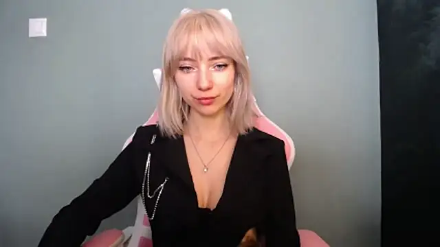 LuciaYoung online show from March 2026 07:53:01 AM