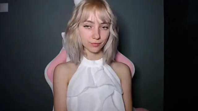 LuciaYoung online show from March 2026 08:32:01 PM