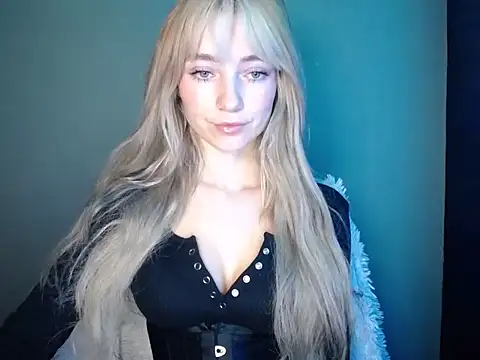 LuciaYoung online show from November 2025 07:34:01 AM