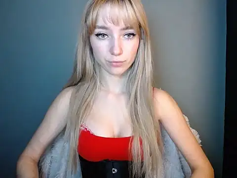 LuciaYoung online show from November 2025 01:10:01 PM