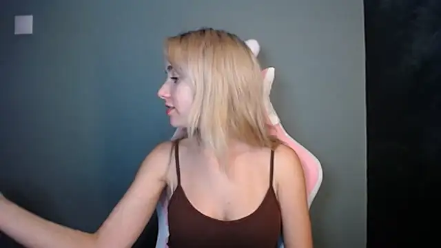 LuciaYoung online show from June 2026 06:36:02 PM