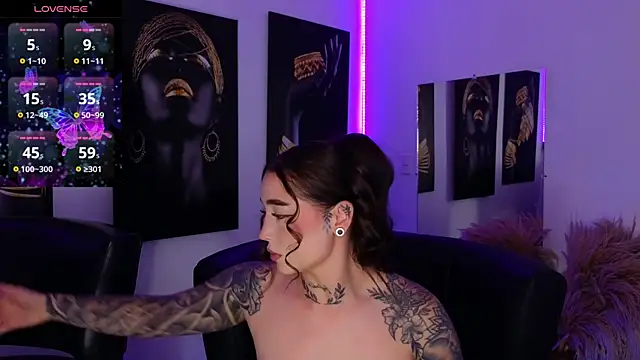  brenna hanson online show from November 2025 07:18:02 PM