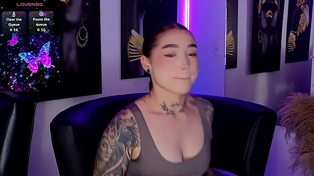  brenna hanson online show from November 2025 07:03:01 PM