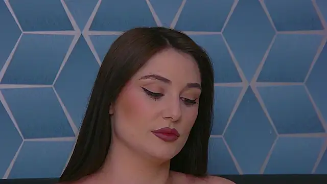 Snapshot of KassieWeins chatting on June 2026 08:14:01 PM KassieWeins online show from June 2026 08:14:01 PM