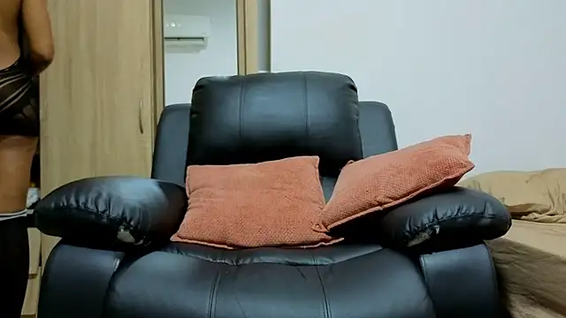 Issa Km  online show from January 2026 11:54:01 PM