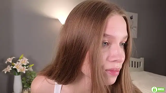 Snapshot of CutieBeauty chatting on December 2024 12:22:01 PM CutieBeauty online show from December 2024 12:22:01 PM