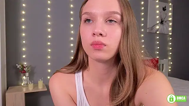 Snapshot of CutieBeauty chatting on December 2024 01:32:02 PM CutieBeauty online show from December 2024 01:32:02 PM