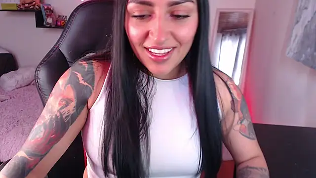 Snapshot of MissDennise chatting on September 2025 04:12:02 PM MissDennise online show from September 2025 04:12:02 PM