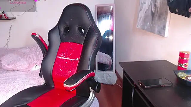 Snapshot of MissDennise chatting on October 2025 05:23:01 PM MissDennise online show from October 2025 05:23:01 PM