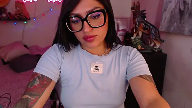 Snapshot of MissDennise chatting on February 2025 05:26:01 PM MissDennise online show from February 2025 05:26:01 PM